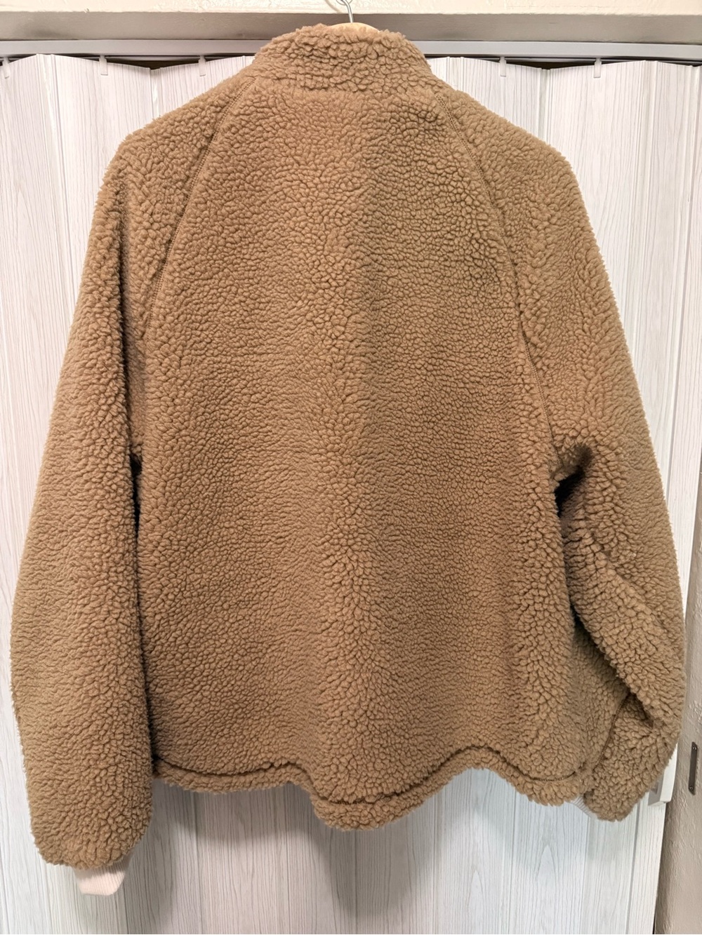 Fabletics Apres Men's Zip-Up Sherpa Jacket in Taupe with Contrast Pockets size L - Picture 9 of 10